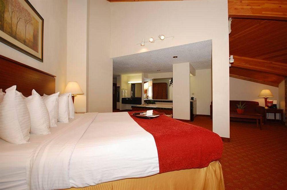 Western Lakewood 3*