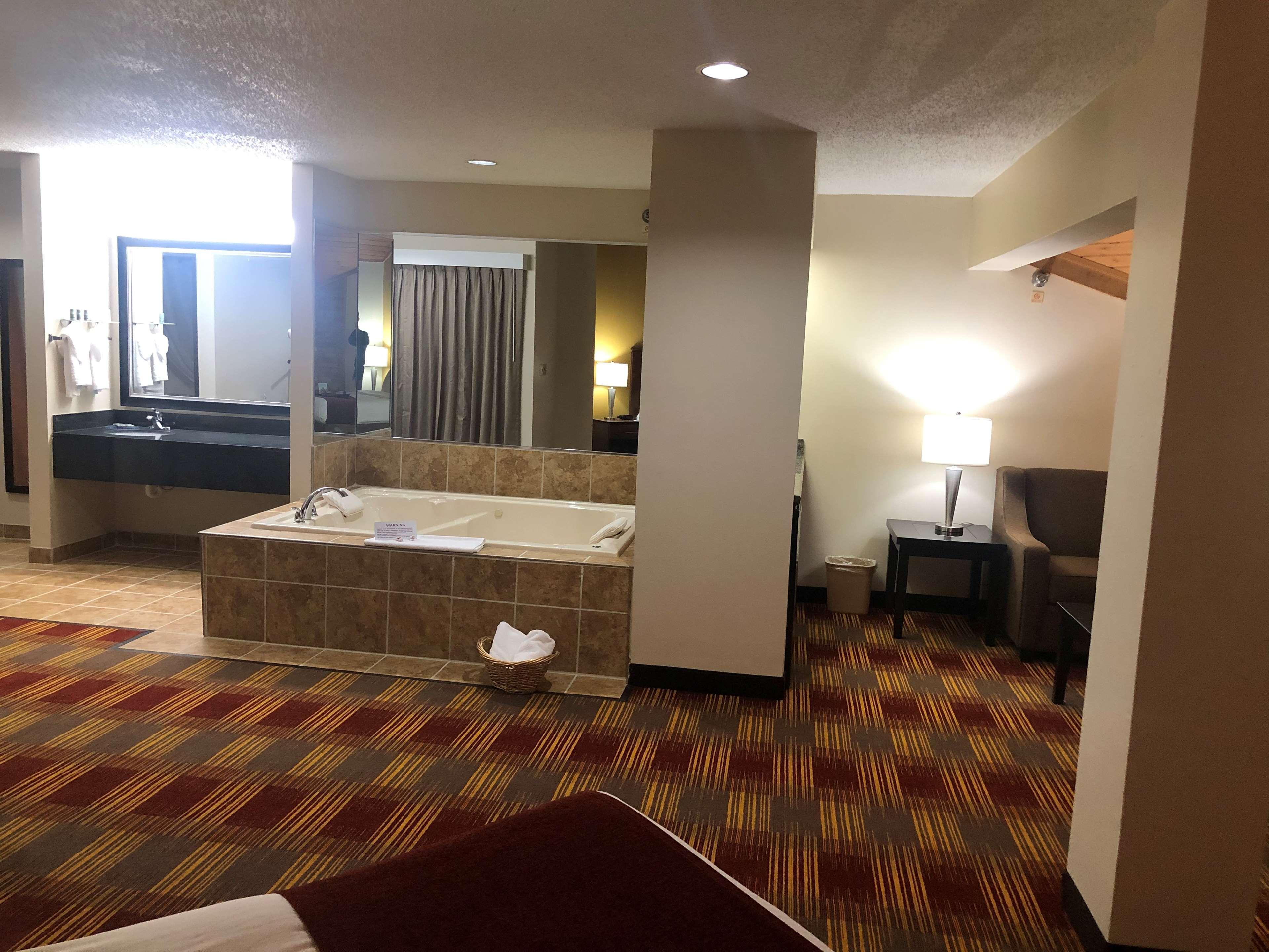 Western Lakewood 3*