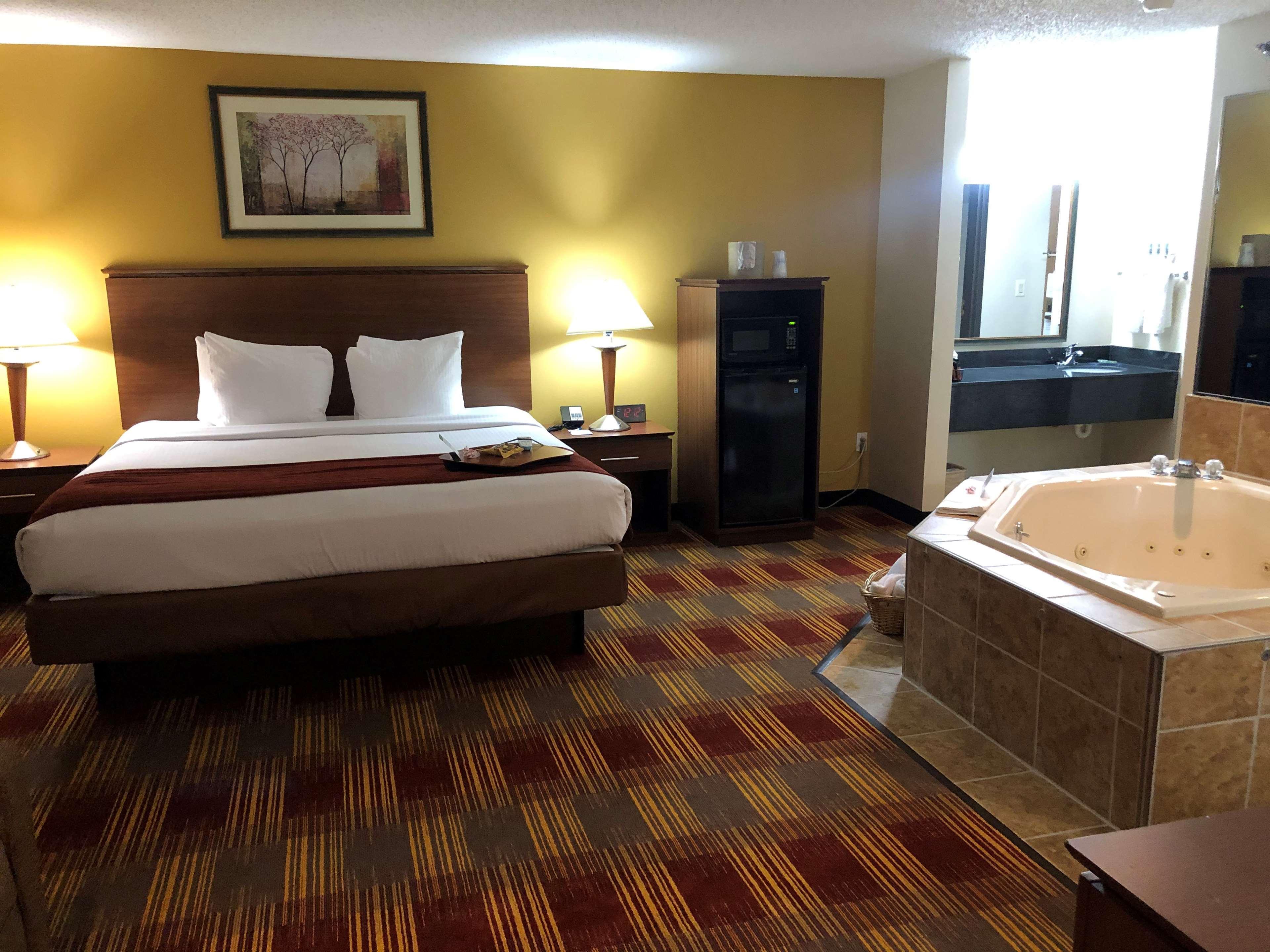 Western Lakewood Hotel