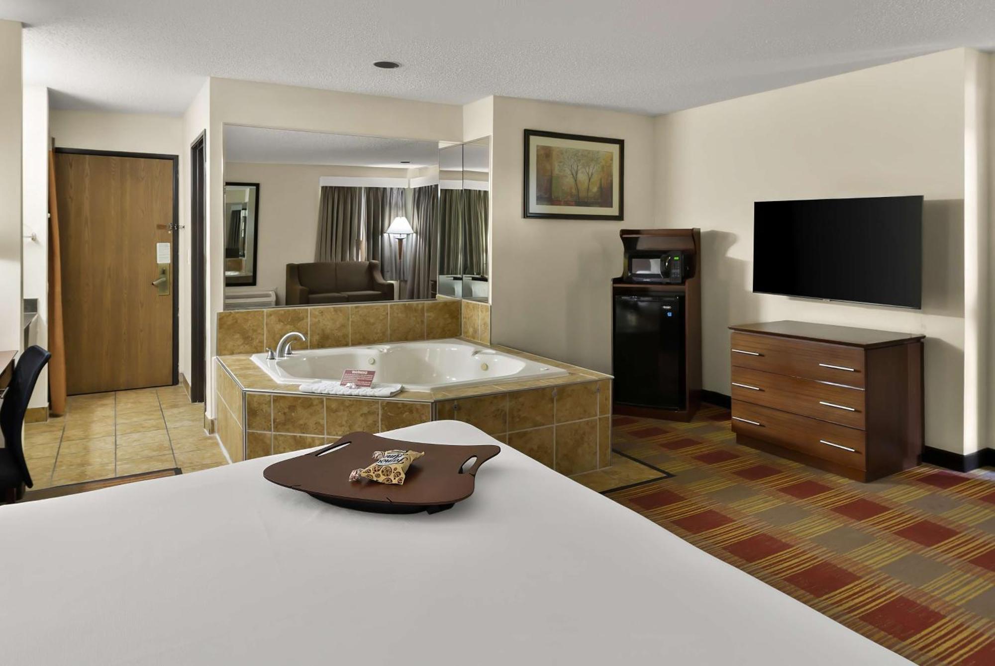 Western Lakewood Hotel