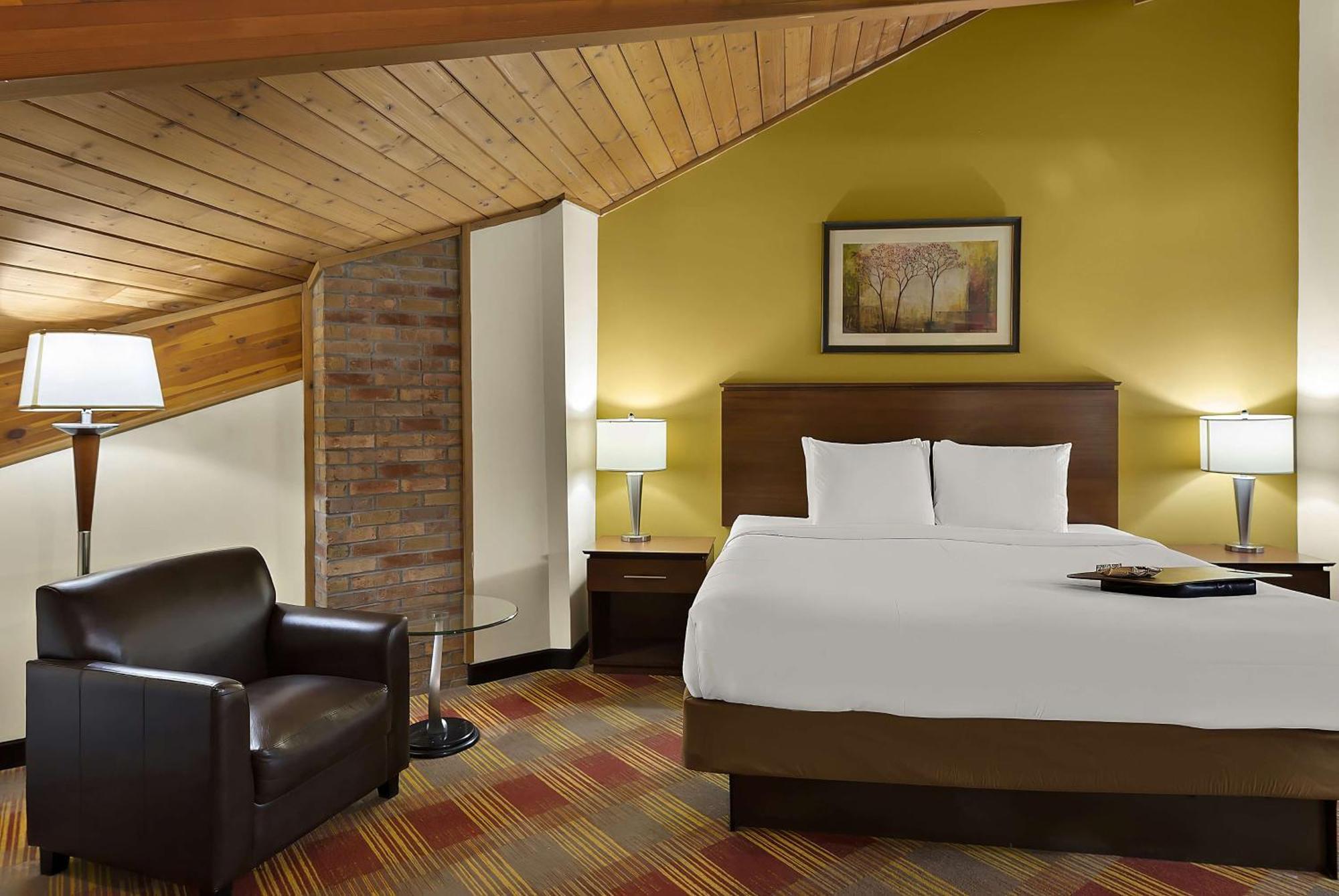 Western Lakewood 3*