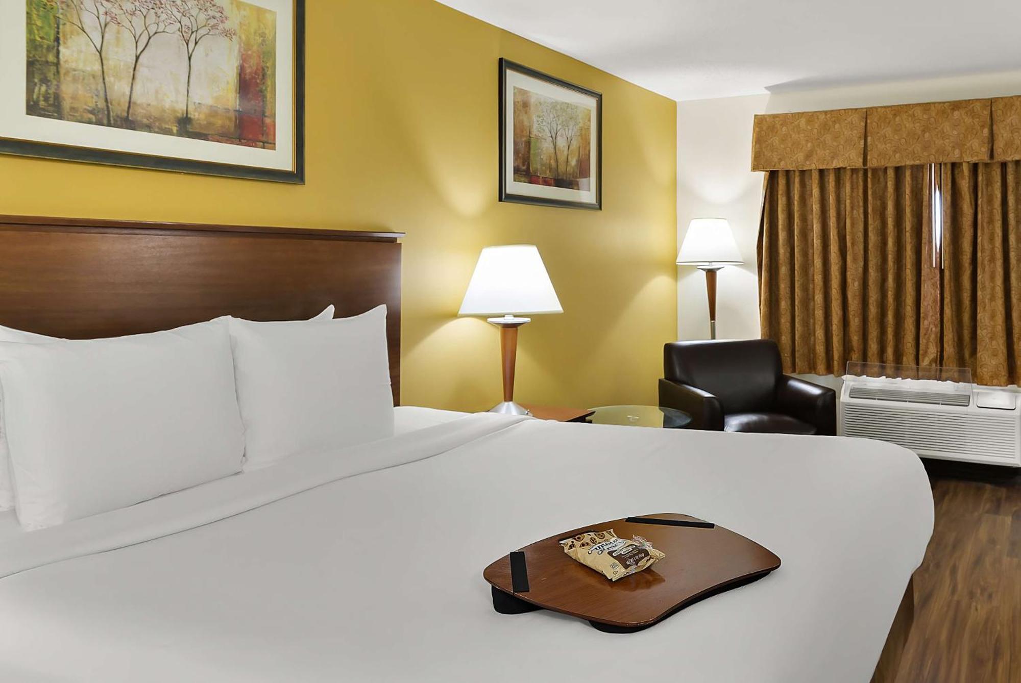 Hotel Western Lakewood 3*