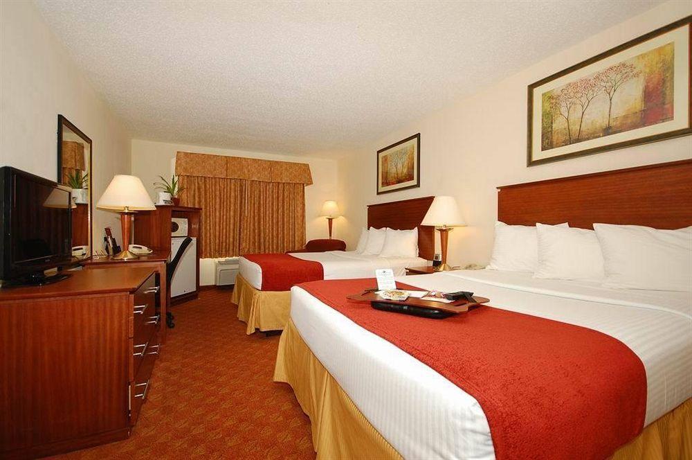 Best Western Lakewood Hotel 3*