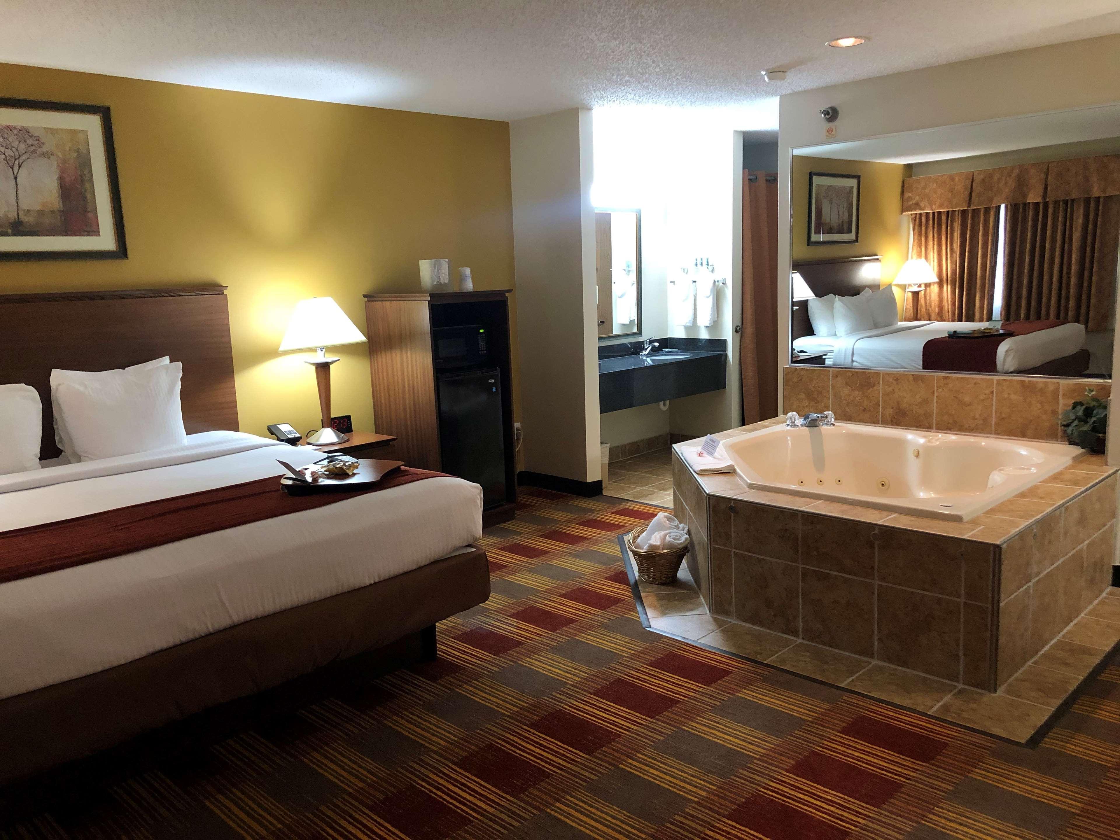 Western Lakewood Hotel