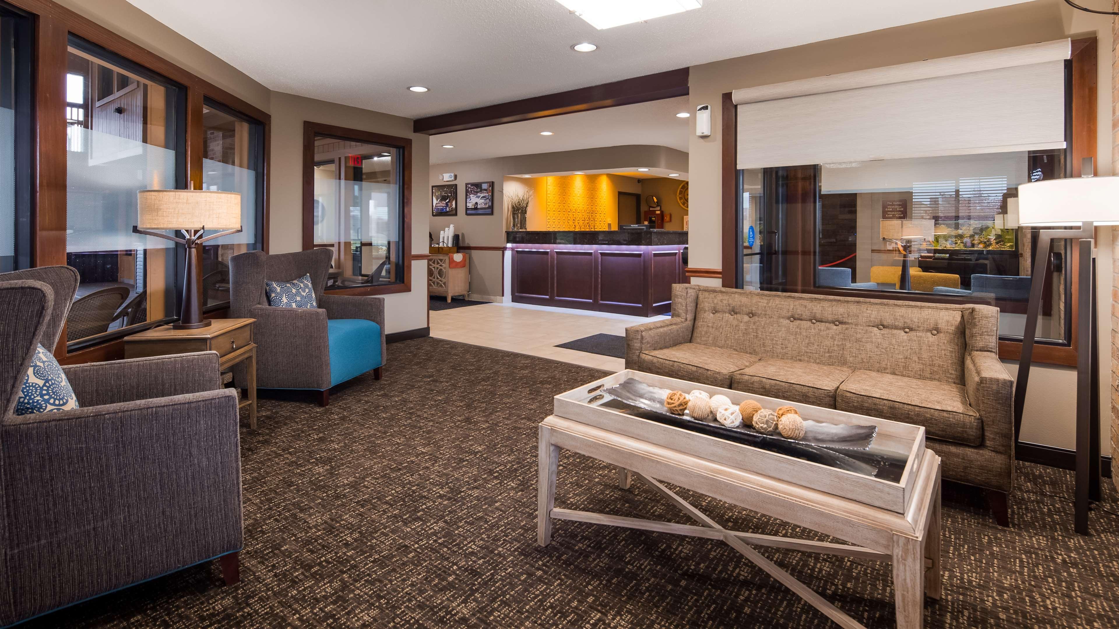 Best Western Lakewood Hotel